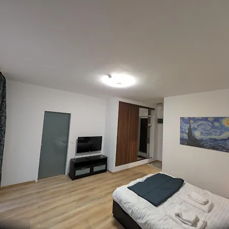 Center One-bedroom With Full Kitchen 5 Min Walk To Parliament דירה בוקרשט