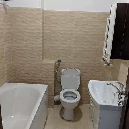 Center One-bedroom With Full Kitchen 5 Min Walk To Parliament